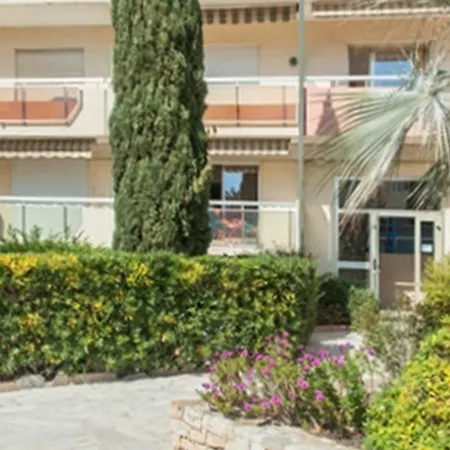 Beautiful In On The French Riviera, With 2 Bedro Le Lavandou